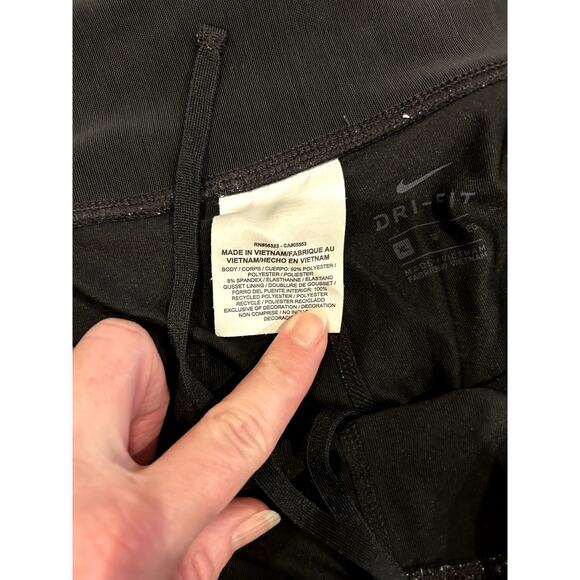 Nike Women's Size XL Black Capri Nike Swoosh Gray Cuffed Hem 3/4 Quarter Length - Picture 6 of 8